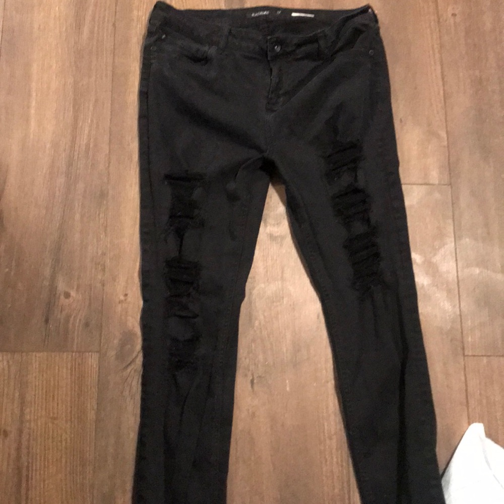 HotTopic BlackHeart ripped skinnyjeans w/ fishnets